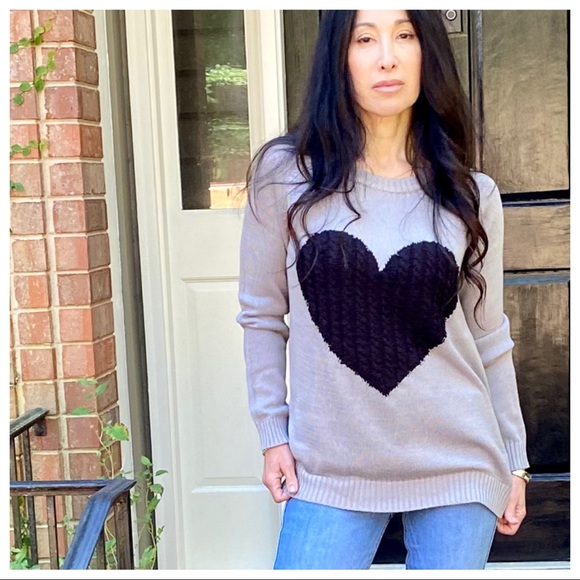 Beautiful Heart pull over sweater - Picture 3 of 3